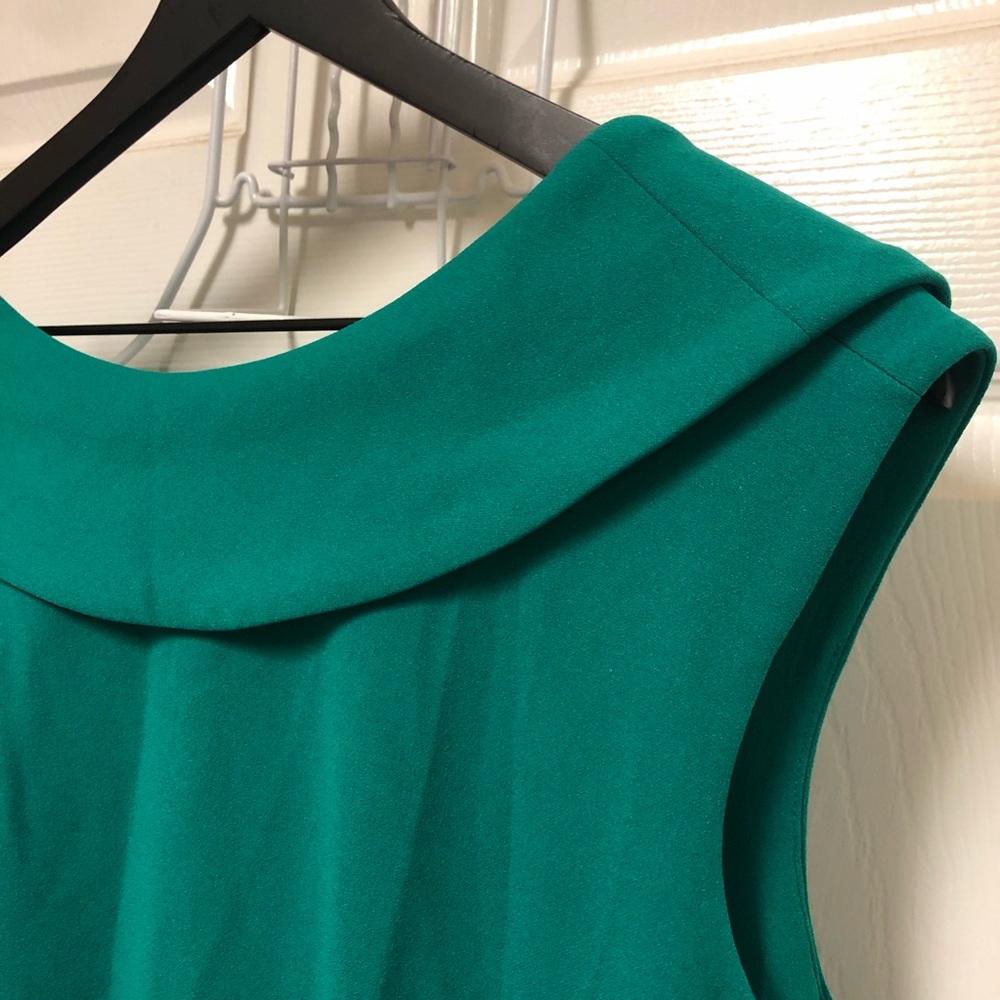 Calvin Klein Elegant Green Sleeveless Dress - Picture 16 of 16